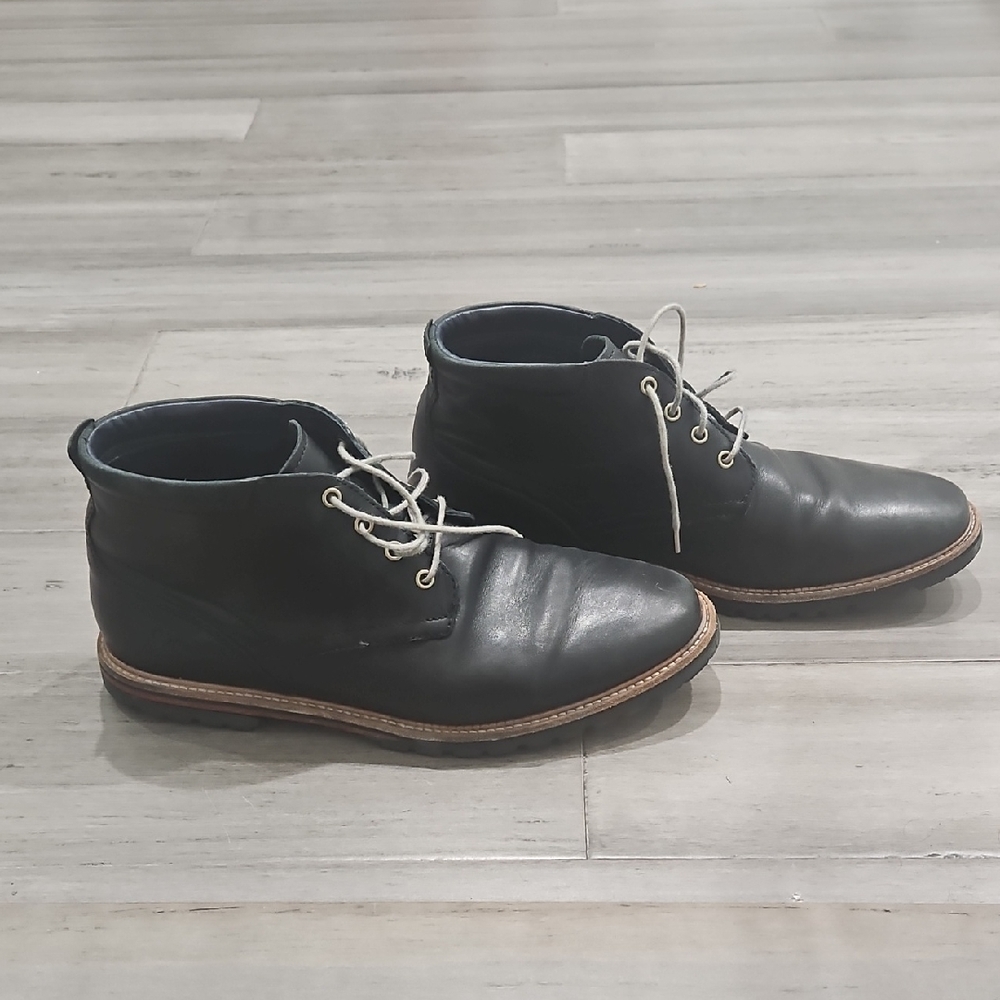 Cole Haan Men's Size 10 Black Chukka Boots with Tan Sole